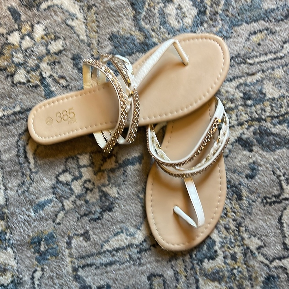Slippers - Picture 3 of 8